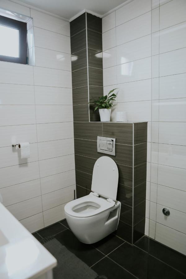 Apartman Nikola Gospic Ngoại thất bức ảnh
