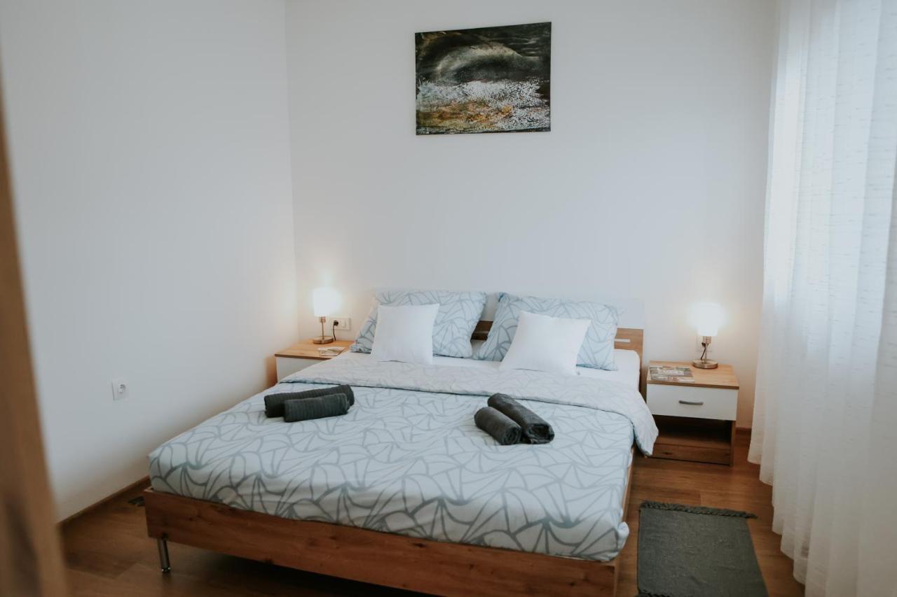 Apartman Nikola Gospic Ngoại thất bức ảnh
