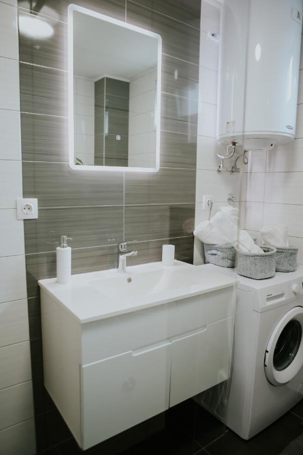 Apartman Nikola Gospic Ngoại thất bức ảnh