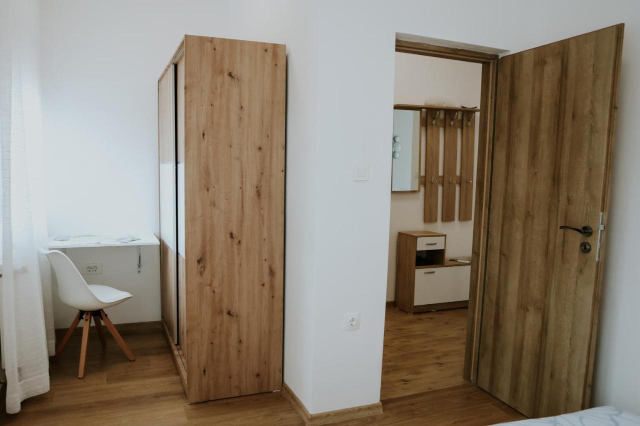 Apartman Nikola Gospic Ngoại thất bức ảnh
