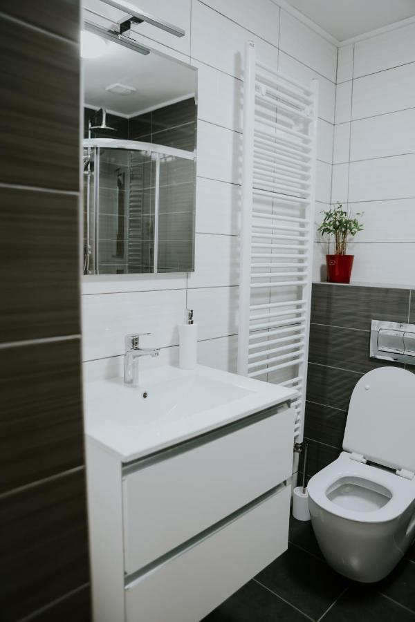 Apartman Nikola Gospic Ngoại thất bức ảnh