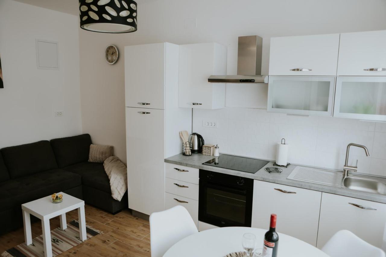 Apartman Nikola Gospic Ngoại thất bức ảnh