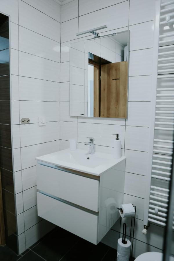 Apartman Nikola Gospic Ngoại thất bức ảnh