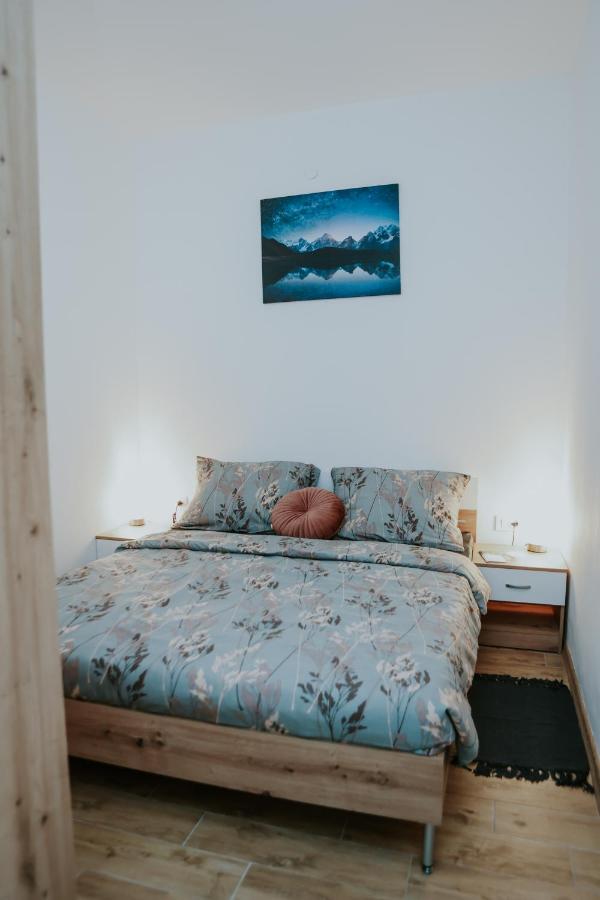Apartman Nikola Gospic Ngoại thất bức ảnh