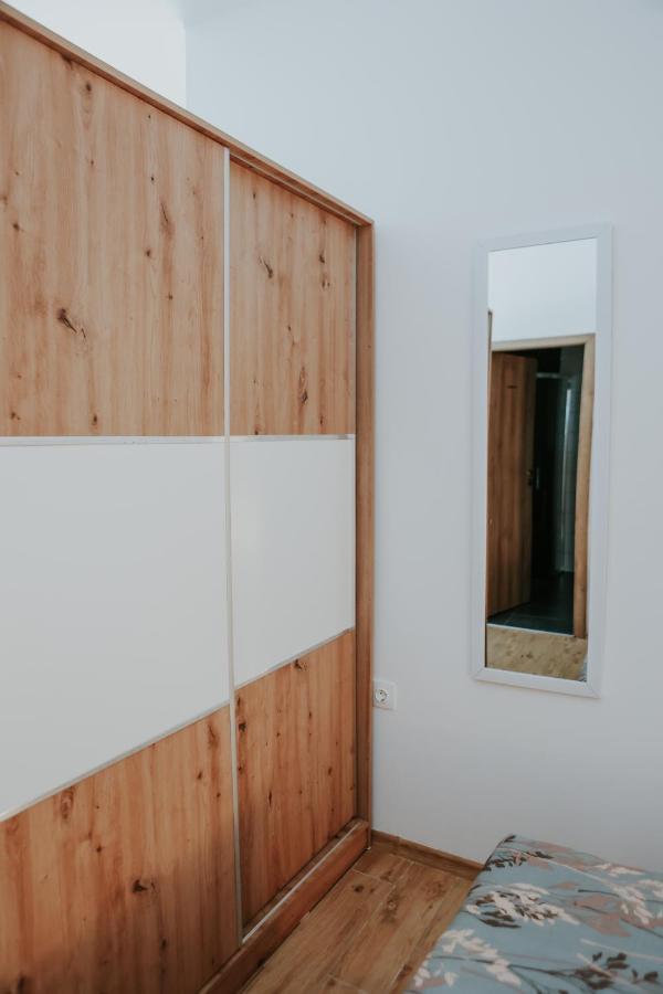 Apartman Nikola Gospic Ngoại thất bức ảnh