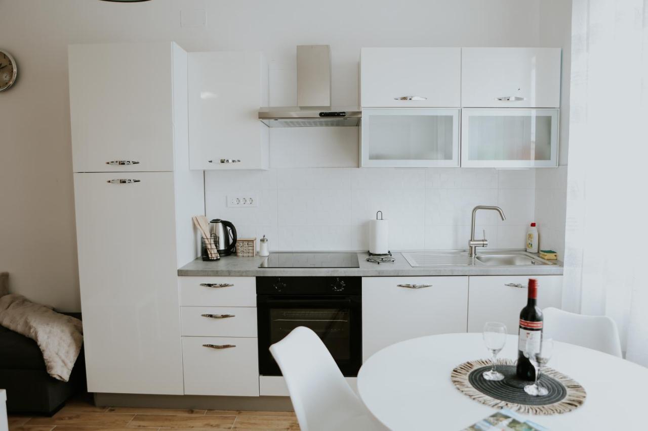 Apartman Nikola Gospic Ngoại thất bức ảnh