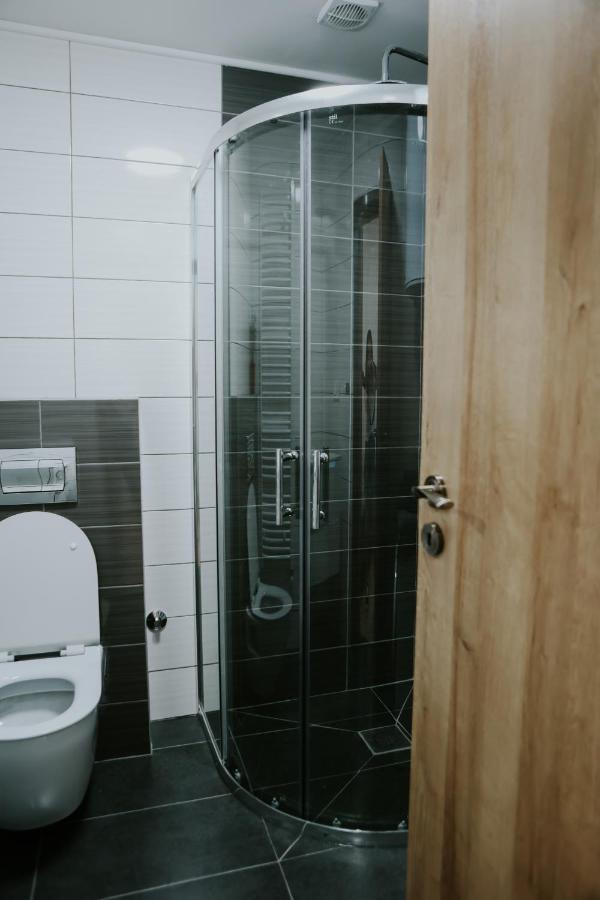 Apartman Nikola Gospic Ngoại thất bức ảnh