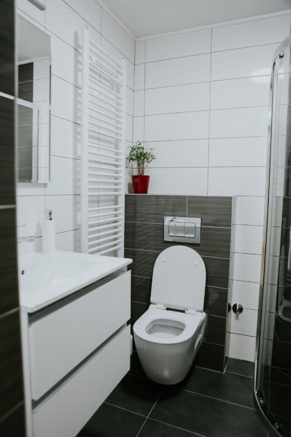 Apartman Nikola Gospic Ngoại thất bức ảnh